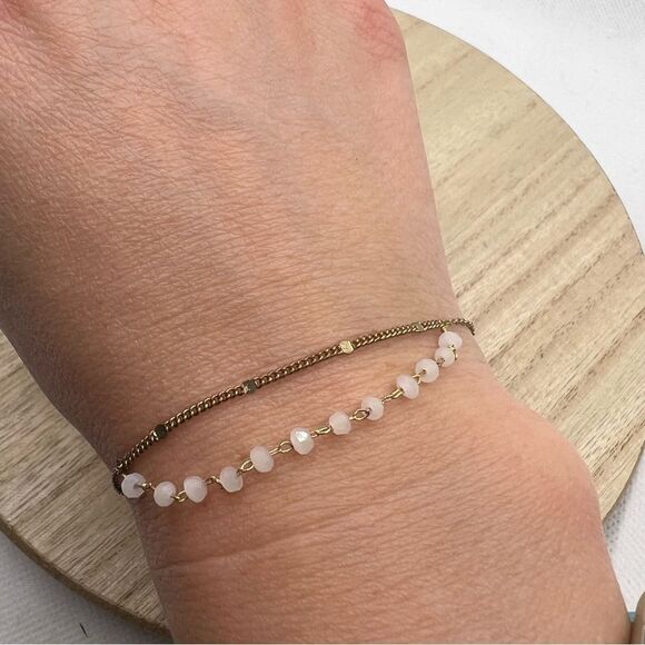 🍭6/$30 Delicate two strand gold tone and beaded  bracelet - Picture 1 of 5